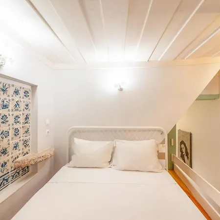 Guestready - Exquisite Portuguese Simbols